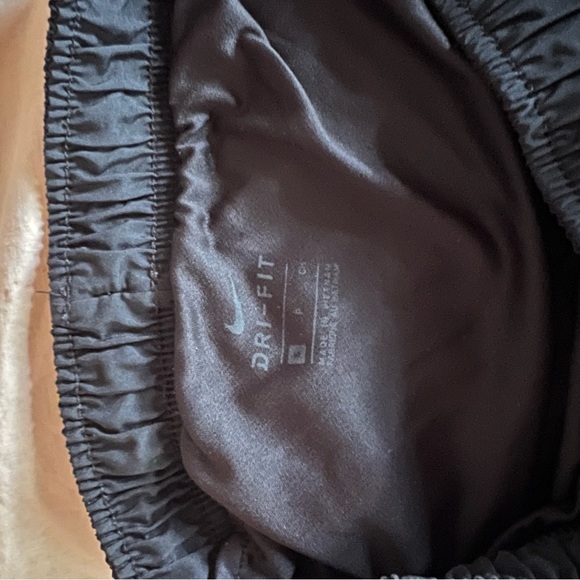 Black Nike shorts - S - Picture 3 of 3